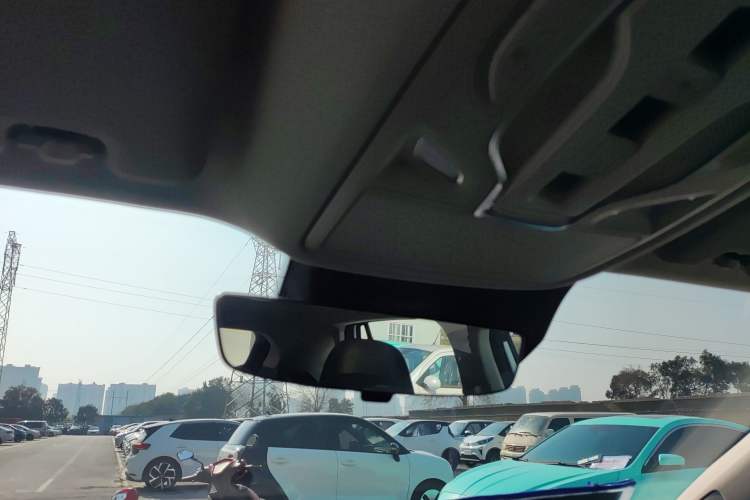 Used Roewe D5X DMH 2024 135 Tech Edition