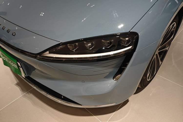 Used Hima Luxeed S7 2025 855 km Max
