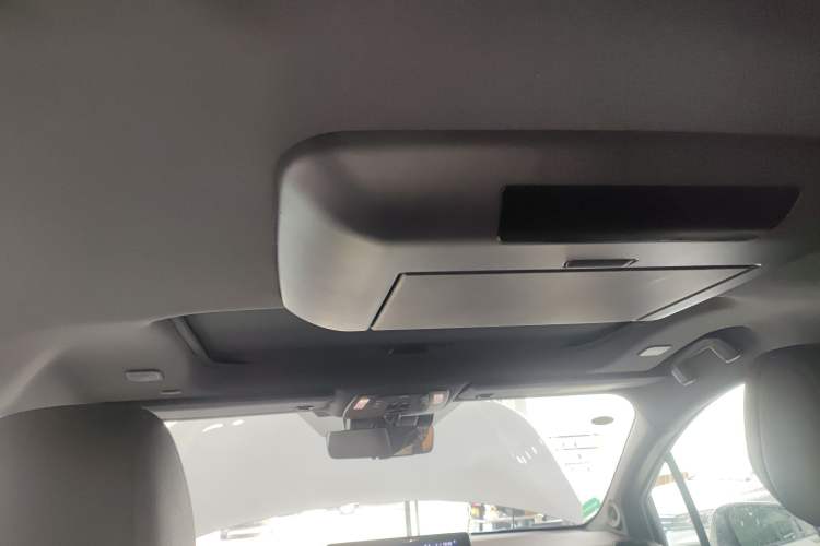 Used Toyota Sienna 2023 2.5L Hybrid Platinum Edition
