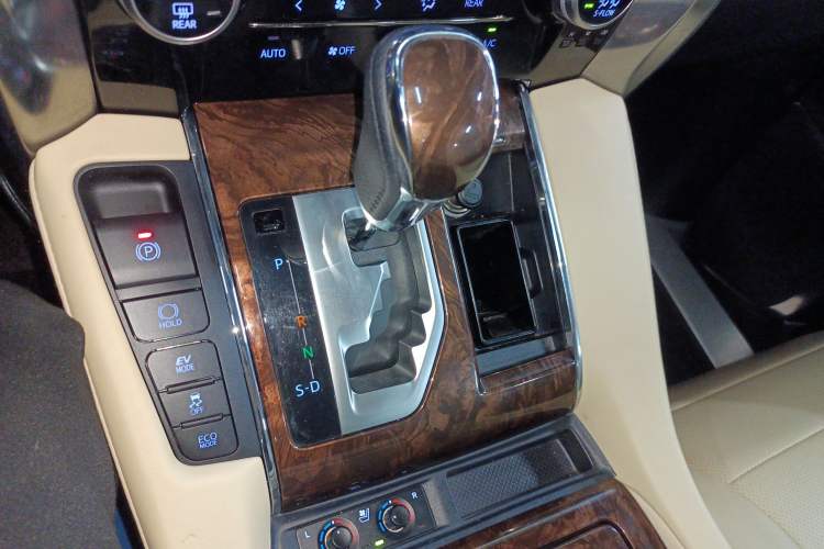 Used Toyota Alphard 2021 Dual-Engine 2.5L Luxury Edition
