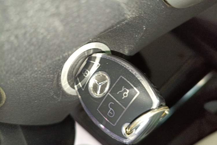 Used Mercedes-Benz Vito 2023 2.0T Elite Version 7 Seats