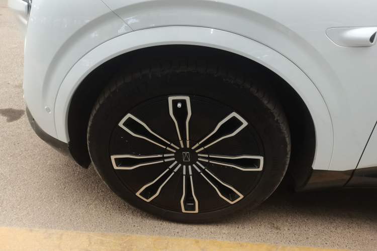 Used  07 2024 Max Extended-Range Edition