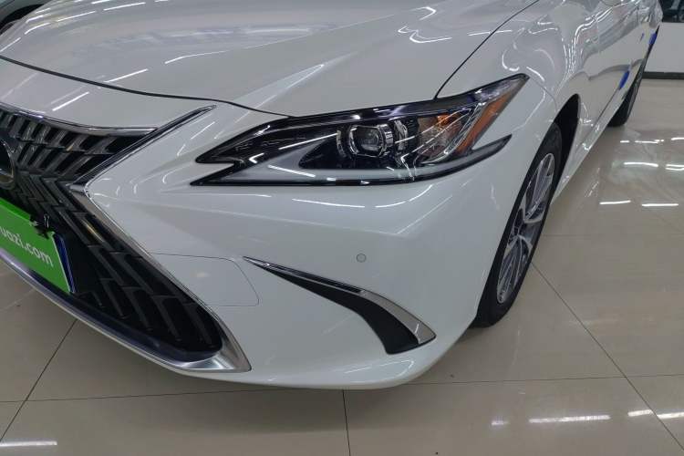 Used Lexus ES 2023 200 Excellence Edition
