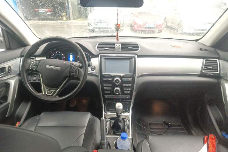 Used Haval H2 2016 Red Label 1.5T Manual Two-Wheel Drive Elite Model
