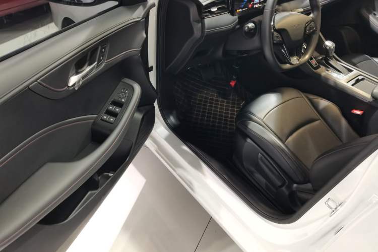 Used Roewe i5 2023 1.5L CVT Luxury Edition
