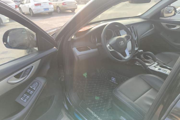 Used Zotye SR7 2016 1.5T CVT Cube Heart Edition China V Standard
