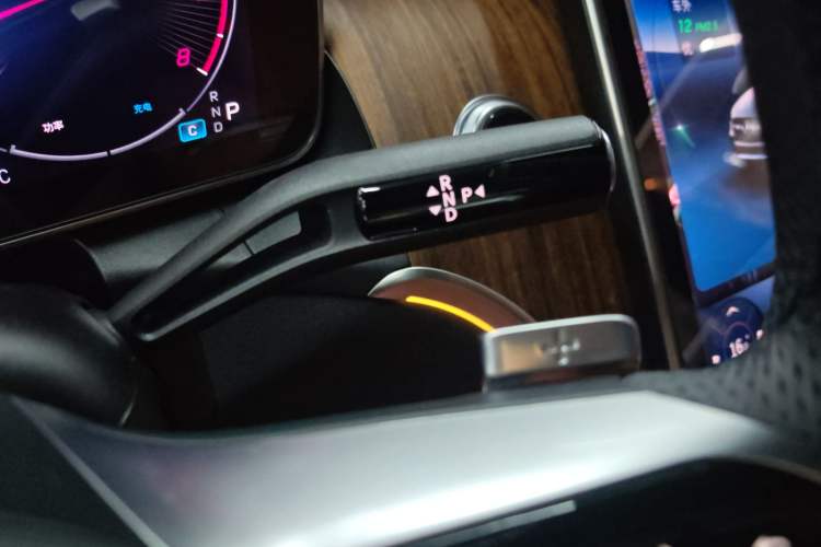 Used Mercedes-Benz GLC 2024 Refreshed GLC 300 L 4MATIC Dynamic Version 5 Seats
