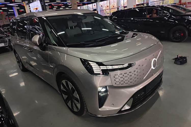 Used Volvo EM90 2025 Ultra Six-Seater