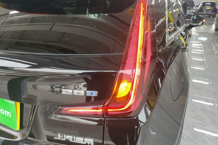 Used Cadillac XT4 2022 28T Two-Wheel-Drive Luxury Version