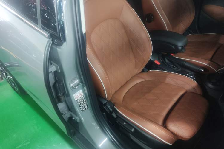 Used MINI MINI 2022 Updated 1.5T COOPER Artist Five-Door Edition