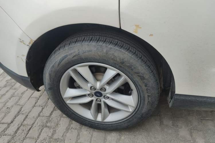 Used Ford Edge 2015 2.0T GTDi Two-Wheel-Drive Platinum Edition
