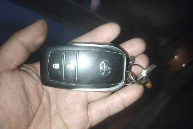 Used Toyota RAV4 2016 2.0L CVT Two-Wheel Drive Fashion Edition China V Standard
