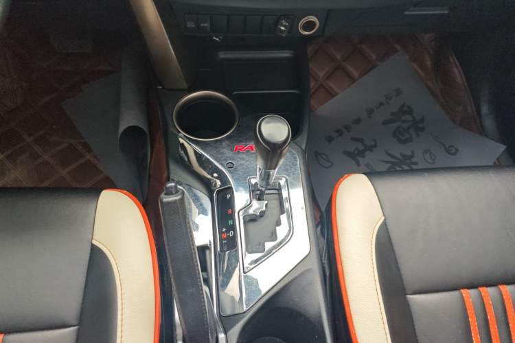 Used Toyota RAV4 2015 2.0L CVT Two-Wheel Drive Fashion Edition
