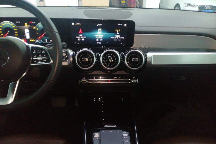 Used Mercedes-Benz GLB 2023 Refreshed GLB 200 Dynamic Edition