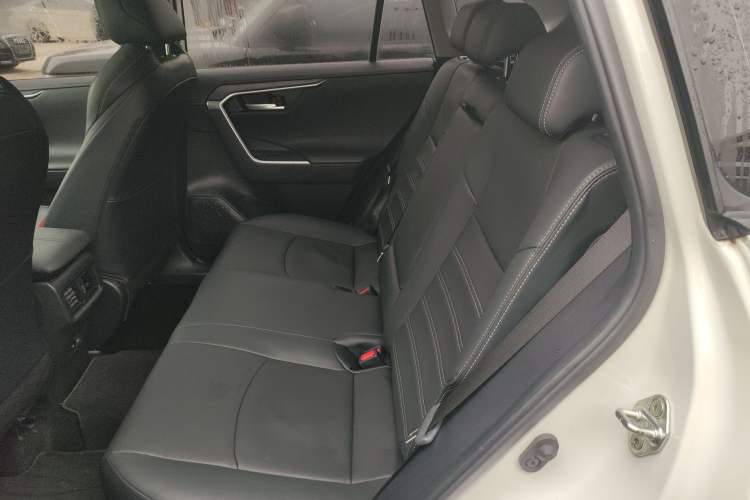 Used Toyota Wildlander 2022 2.0L CVT 4x4 Luxury PLUS Edition
