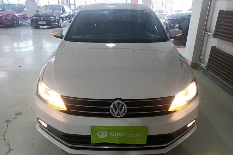 Used Volkswagen Sagitar 2015 230TSI Automatic Comfort Version
