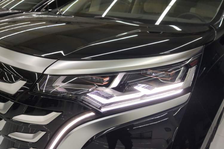 Used Denza D9 2025 DM-i Smart Drive 1020 Four-Wheel Drive Premium Model