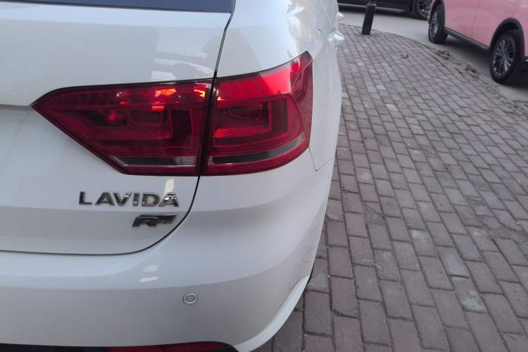 Used Volkswagen Gran Lavida 2013 1.6L Automatic Fashion Model
