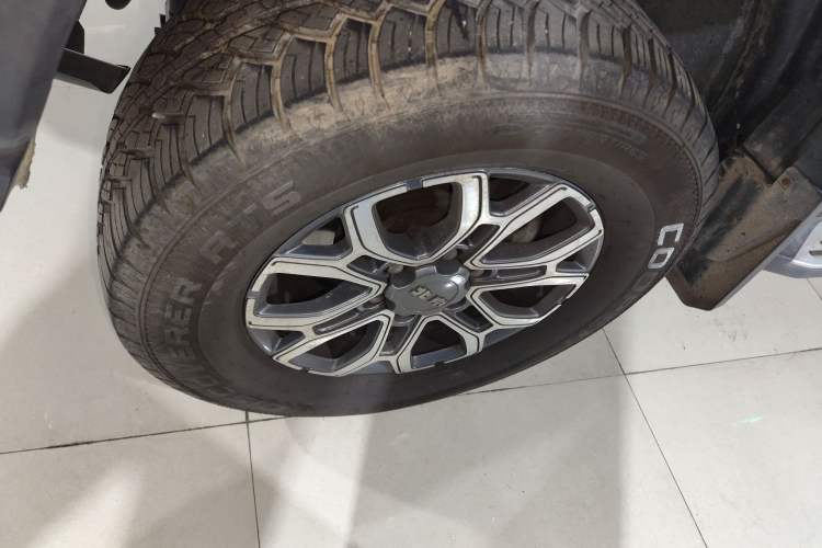 Used  BJ40 2023 2.0T Automatic Four-Wheel Drive Urban Hunter Edition Chivalrous Type
