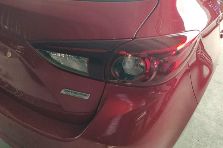 Used Mazda Mazda 3 Axela 2017 Hatchback 1.5L Automatic Comfort Model Emission Standard China V
