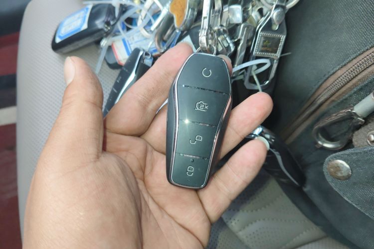 Used BYD Han 2024 EV Glory Edition 715KM Front-Wheel-Drive Flagship Model
