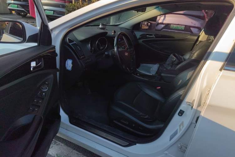 Used Hyundai Sonata 2014 2.0L Automatic Luxury Edition
