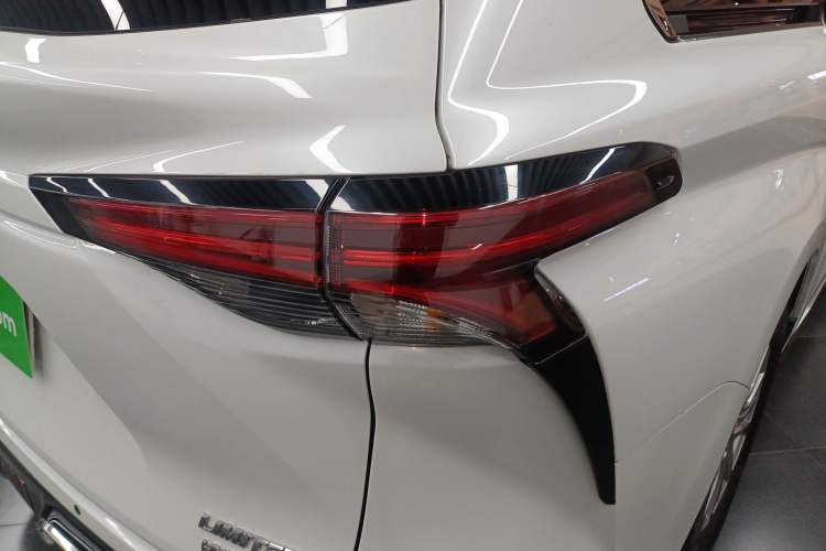 Used Toyota Sienna 2021 2.5L Hybrid Premium Edition
