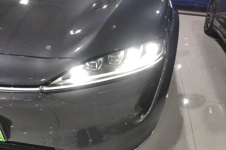 Used Hima Luxeed R7 2024 All-Electric 667 km Max
