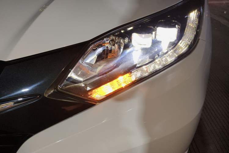 Used Honda Vezel 2017 1.8L CVT Front-Wheel Drive Pioneer Edition