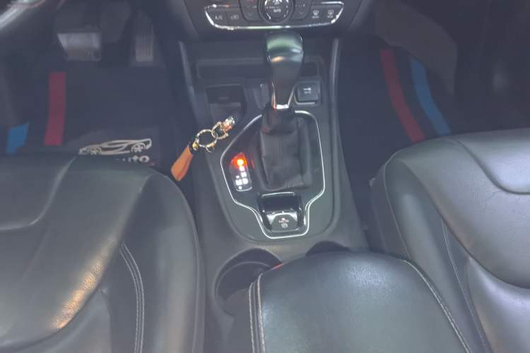 Used  Cherokee 2019 2.0T Two-Wheel Drive Smart Enjoyment Version China V
