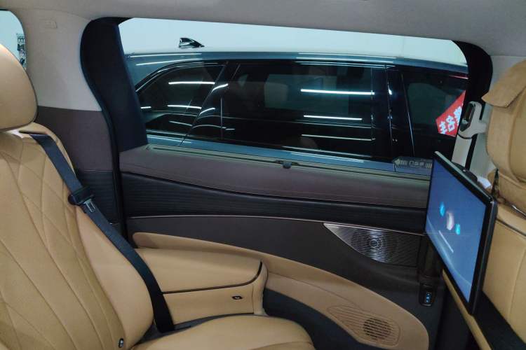 Used Denza D9 2022 DM-i 970 Four-Wheel Drive Prestige Model
