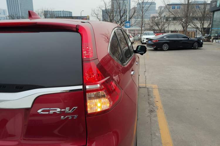 Used Honda CR-V 2015 2.4L two-wheel drive luxury version
