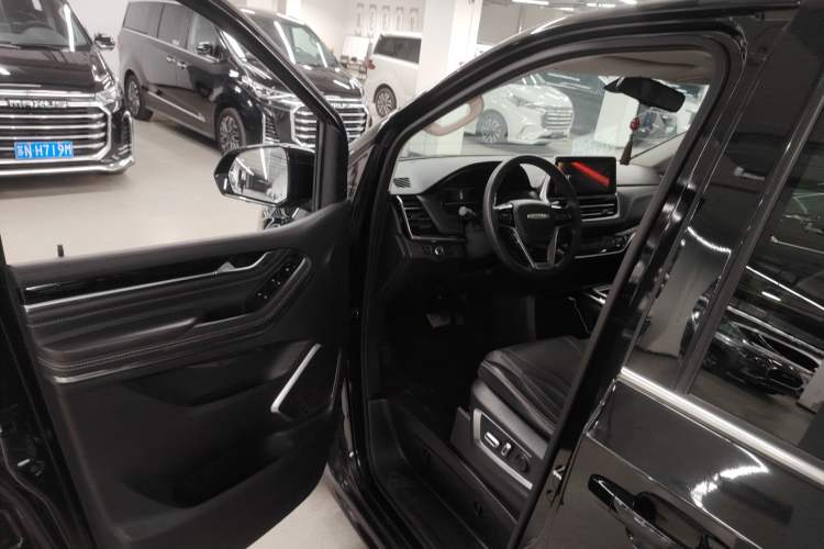 Used SAIC MAXUS G20 2021 Facelifted PLUS 2.0T Gasoline Automatic Luxury Edition
