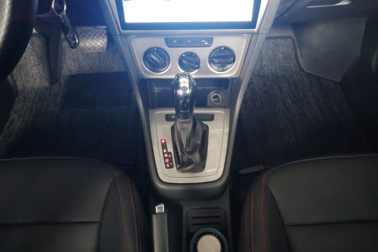 Used Volkswagen Lavida 2013 Revised Classic 1.6L Automatic Fashion Edition