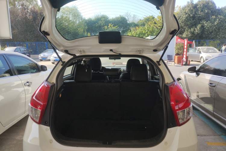 Used Toyota YARiS L 2015 1.5E Automatic Charm Edition
