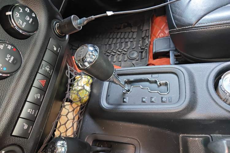 Used  Wrangler 2015 3.6L Rubicon Two-Door Comfort Edition
