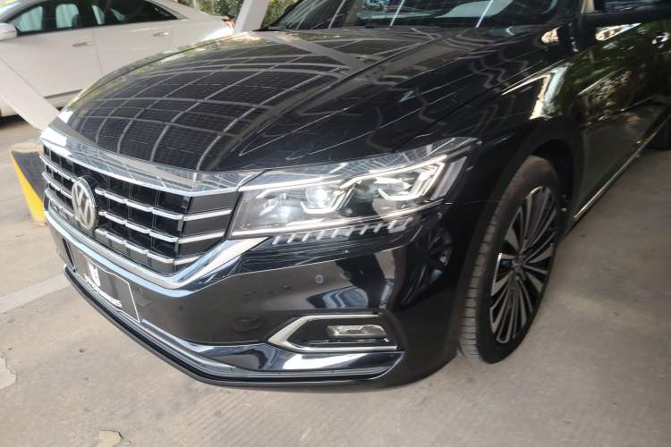 Used Volkswagen Passat 2019 330TSI Luxury Edition China VI Standard
