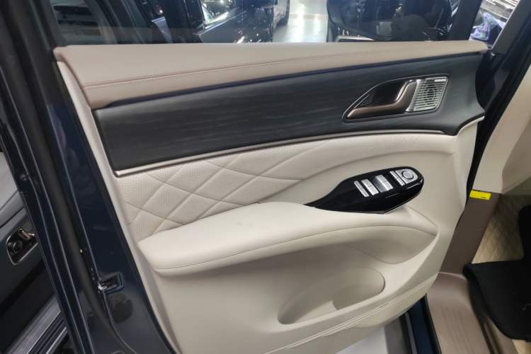 Used Denza D9 2022 DM-i 970 Four-Wheel Drive Flagship Model
