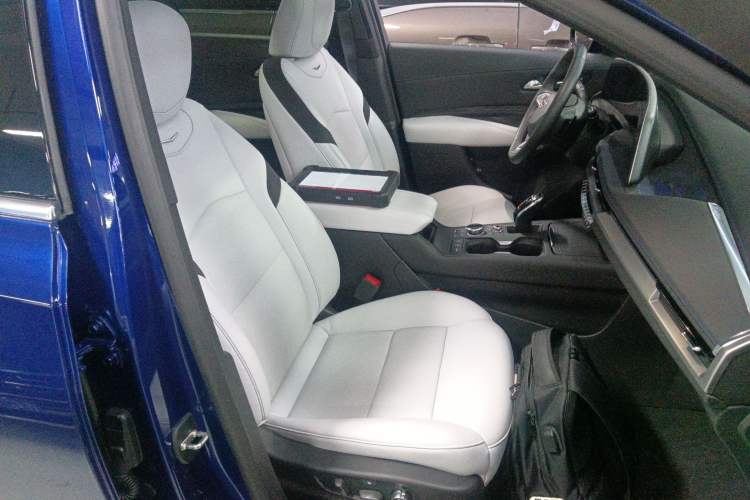 Used Cadillac XT4 2024 28T Two-Wheel-Drive Prestige Version
