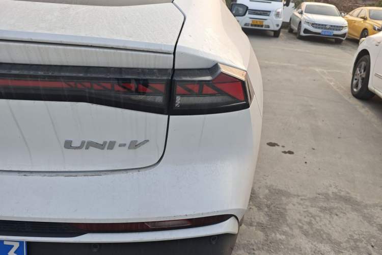 Used Changan UNI-V 2024 1.5T Prestige Edition
