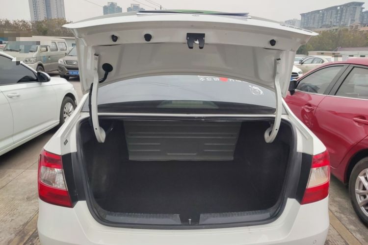 Used Skoda Rapid 2015 1.6L Manual Smart Selection Model
