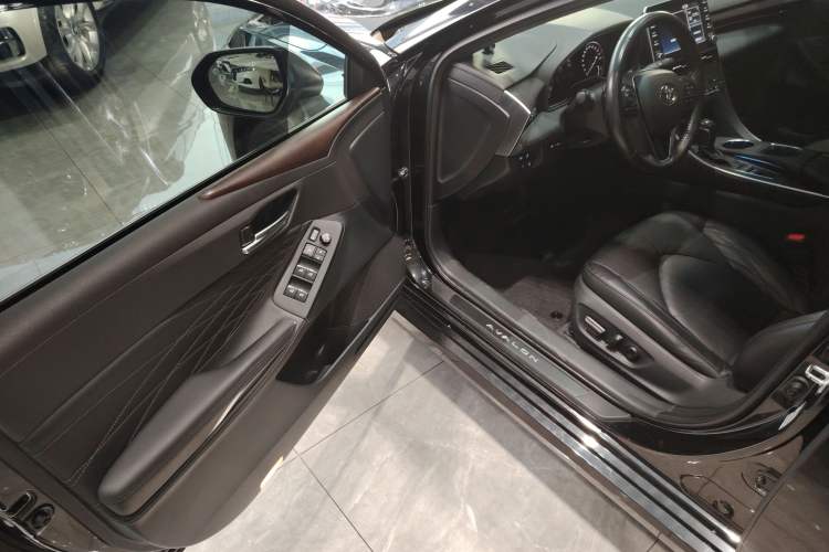 Used Toyota Avalon 2019 2.5L Touring Premium Version China VI Standard
