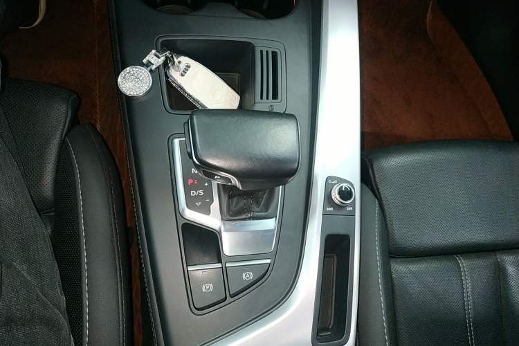 Used Audi A4L 2022 40 TFSI Luxury Dynamic Model