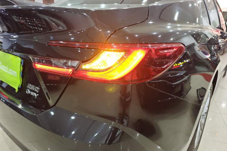 Used Toyota Camry 2024 Dual-Motor 2.0 HGVP Luxury Edition
