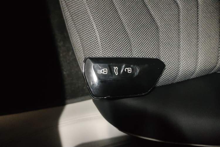 Used Volkswagen ID.3 2025 Smart Model Outstanding Oxygen Edition
