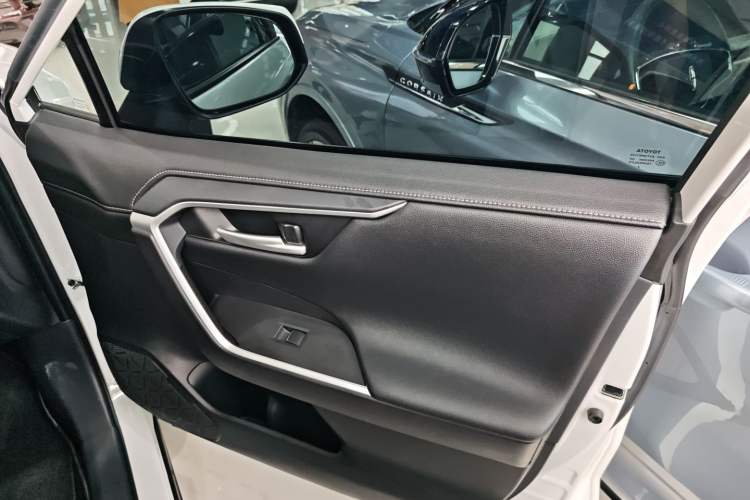 Used Toyota Wildlander 2022 2.0L CVT 4x4 Luxury PLUS Edition
