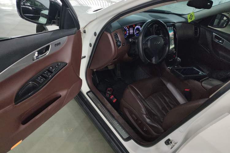 Used Infiniti QX50 2013 2.5L Two-Wheel-Drive Elegant Edition
