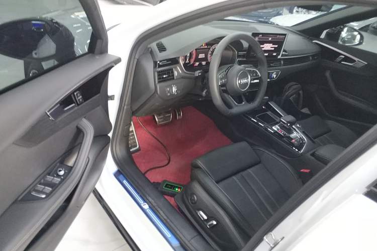 Used Audi A4L 2025 2 Million Units Enjoyment Version 40 TFSI Luxury Dynamic Edition
