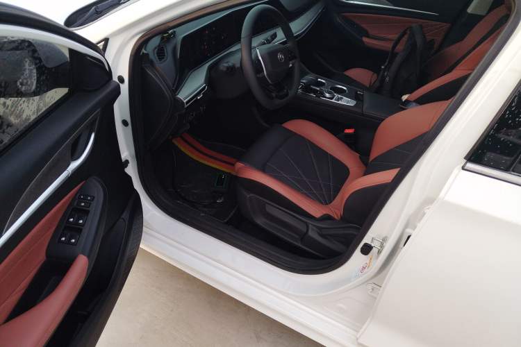 Used Changan Eado 2023 Changan Edition PLUS Blue Whale NE 1.4T GDI DCT Prestige Version
