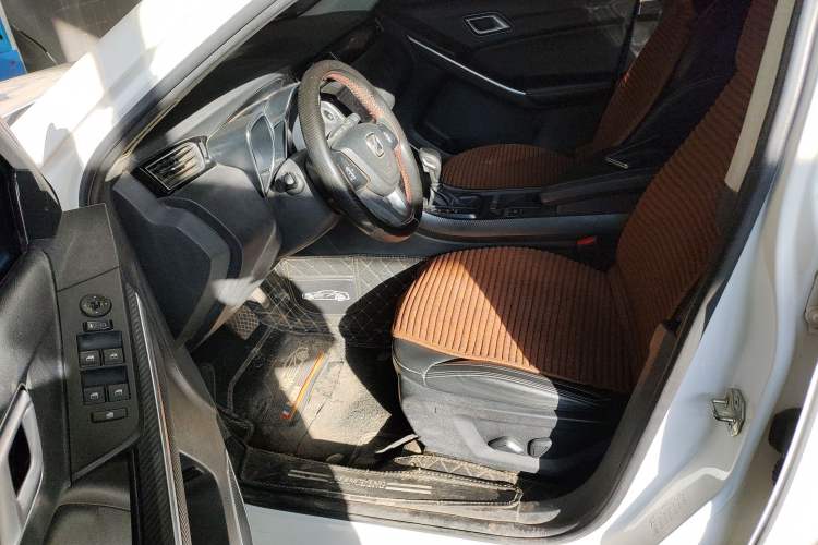 Used JMC Yusheng S330 2016 1.5L GTDi Automatic Two-Wheel Drive Flagship Edition
